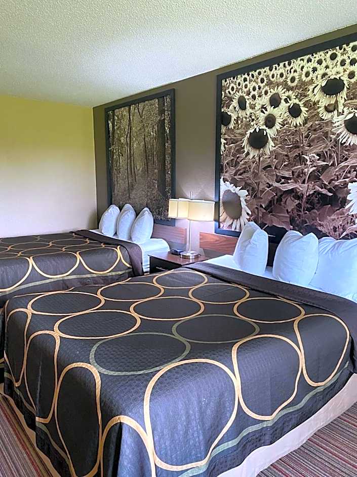 Super 8 by Wyndham New Hampton