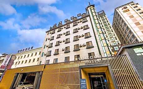 Daejeon Yuseong Top Cloud Hotel