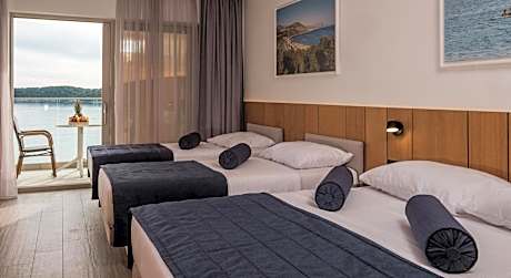 Quadruple Room with Sea View