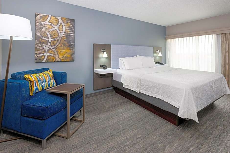 Hampton Inn & Suites Kansas City-Country Club Plaza