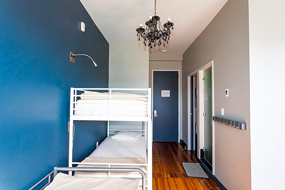 Q4 Hotel & Hostel