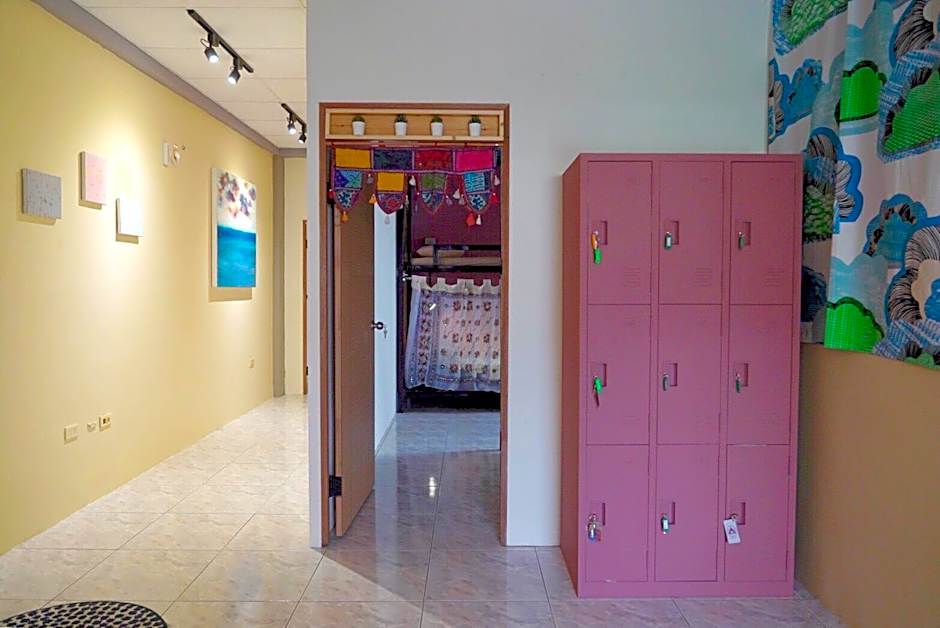 Dulan The Travel Bug Bistro Inn