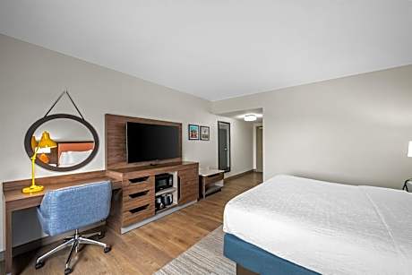 1 King Bed Nonsmoking