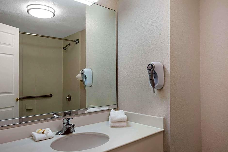 La Quinta Inn & Suites by Wyndham Fort Lauderdale Plantation