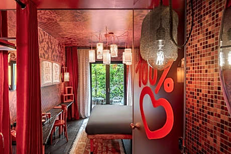 Large Rosso with Private Garden