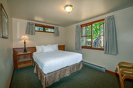 Garden View Three-Bedroom Cabin