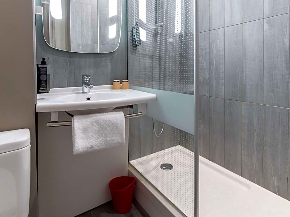 ibis Lyon North