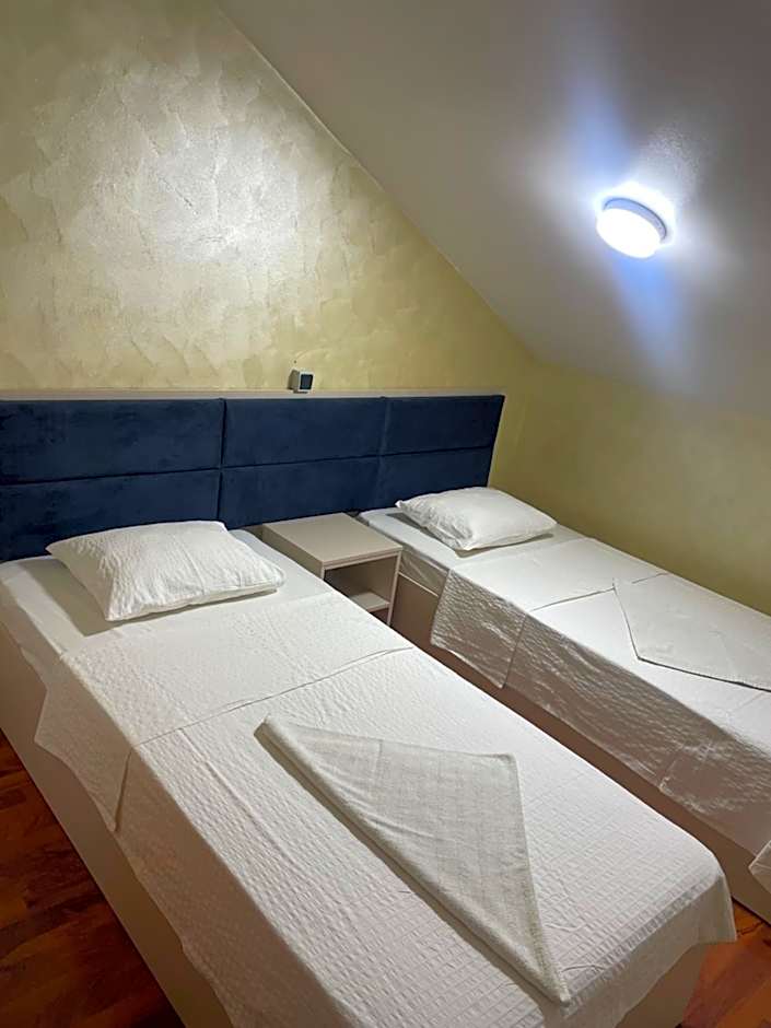 KM 80 Restaurant & Hotel