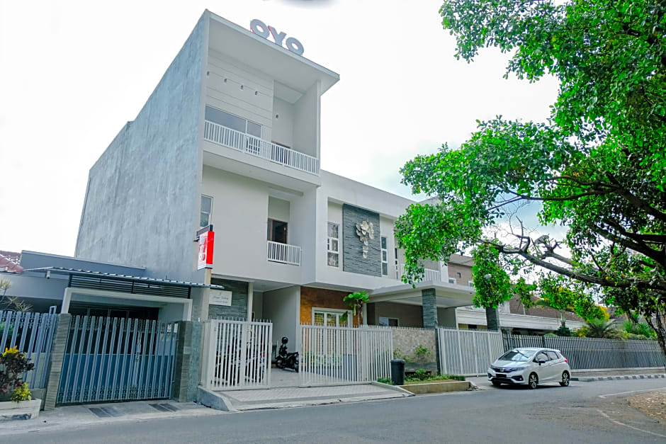 OYO 1023 Junggo Tentrem