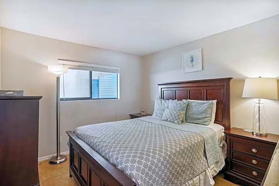 Beach Palms- Unit 102