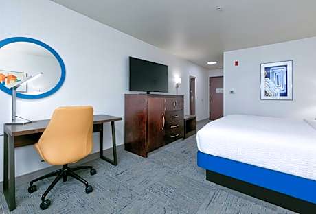 Standard King Room with Mobility Accessible Roll-In Shower