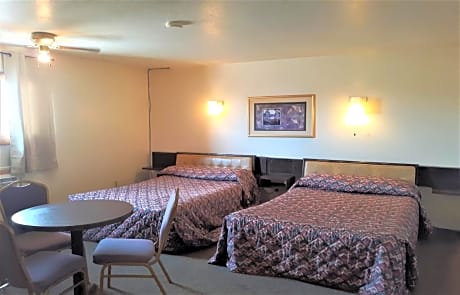 Room with 3 Full Bed & 1 Twin Bed