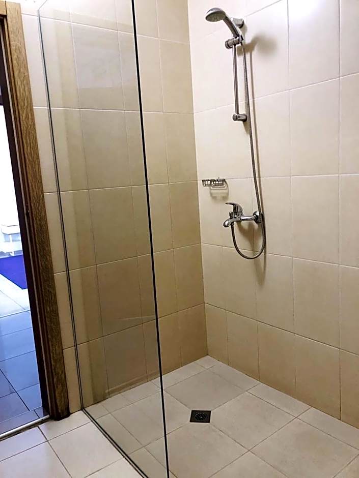 Executive Rooms and Suites Play