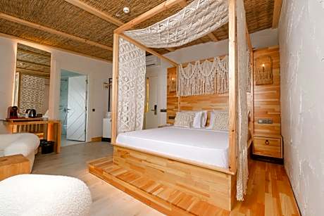 Deluxe Suite with Spa Bath