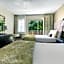 Plantation Hale Suites