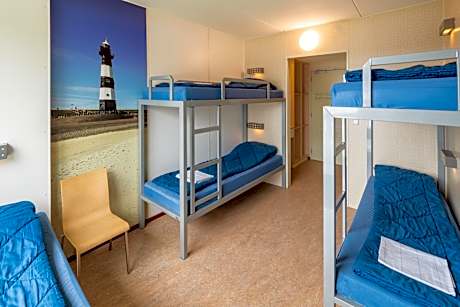 Five Person Room with Private Bathroom and Shower