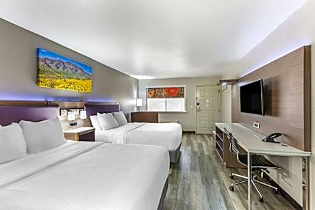 Queen Room with Two Queen Beds - Non-Smoking