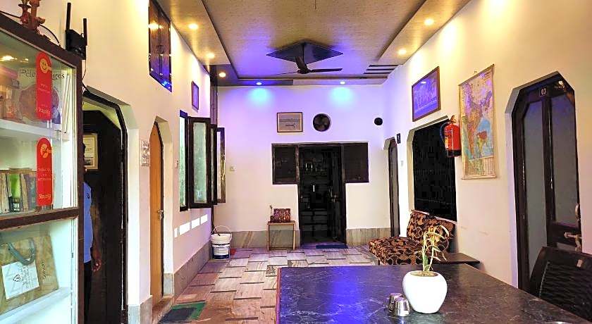 Khushi Paying Guest House