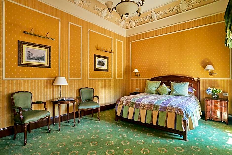 Hotel Bristol
