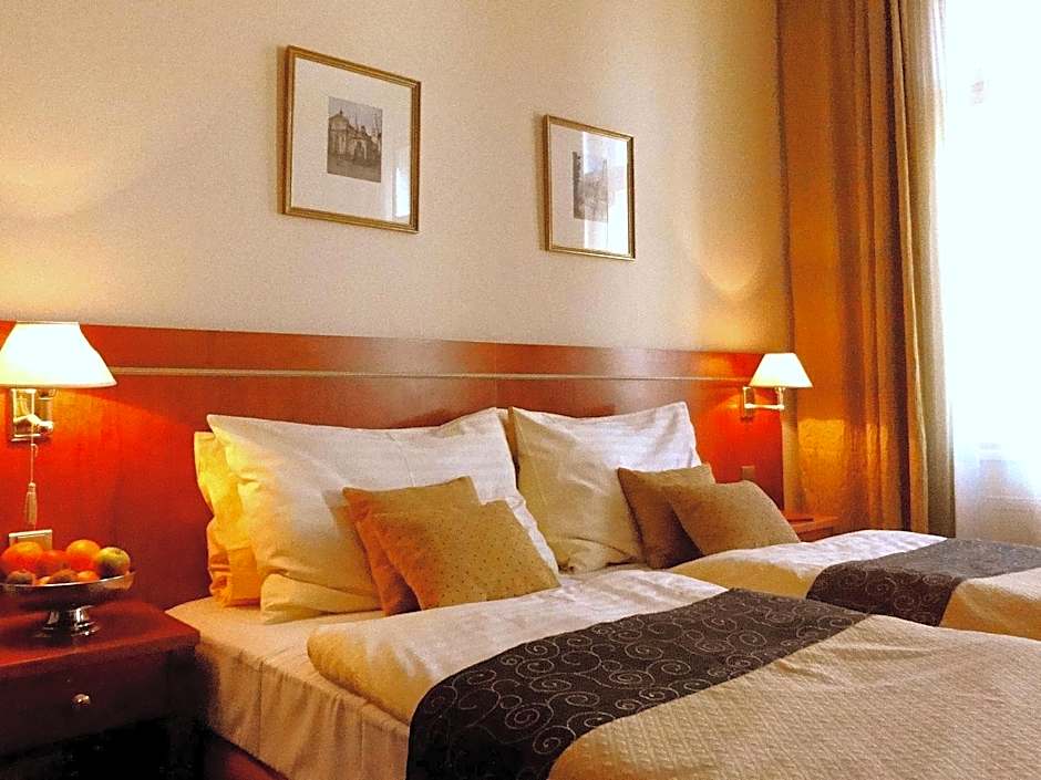 Hotel Dayal Paradise