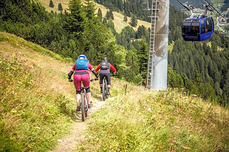 Hotel Die Arlbergerin - Design & Tiroler Gemütlichkeit