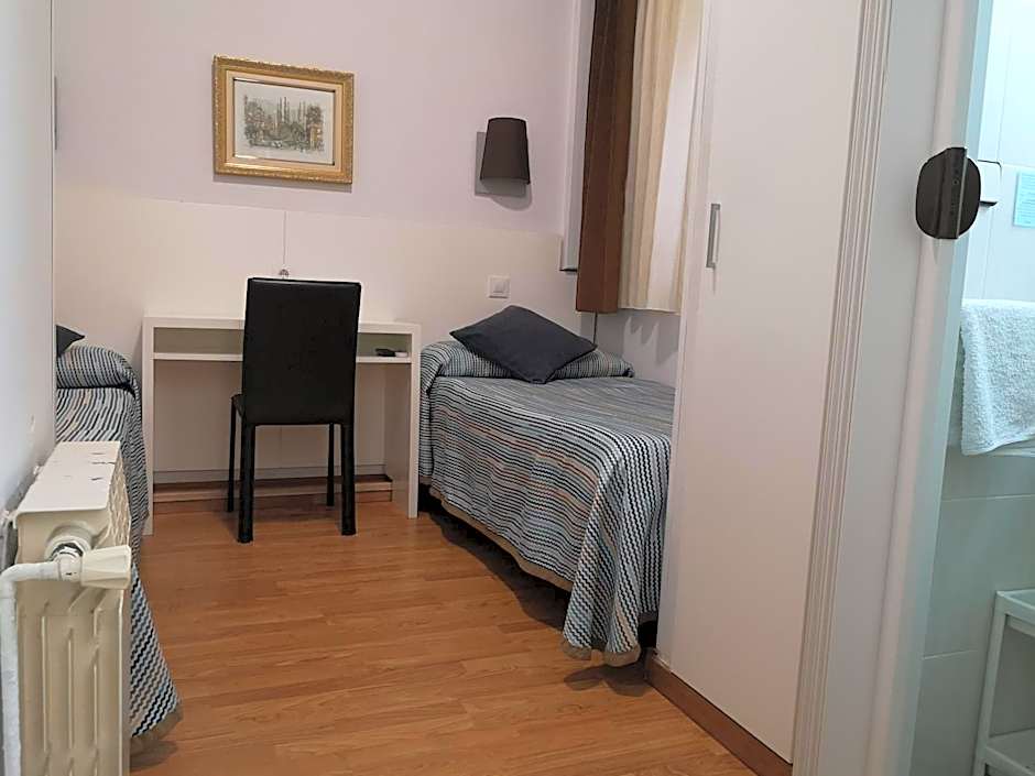Hostal Lesseps