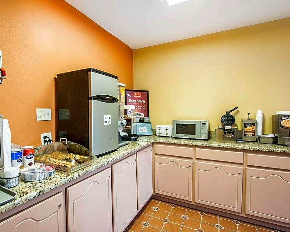 Econo Lodge Inn & Suites Tuscaloosa I-20