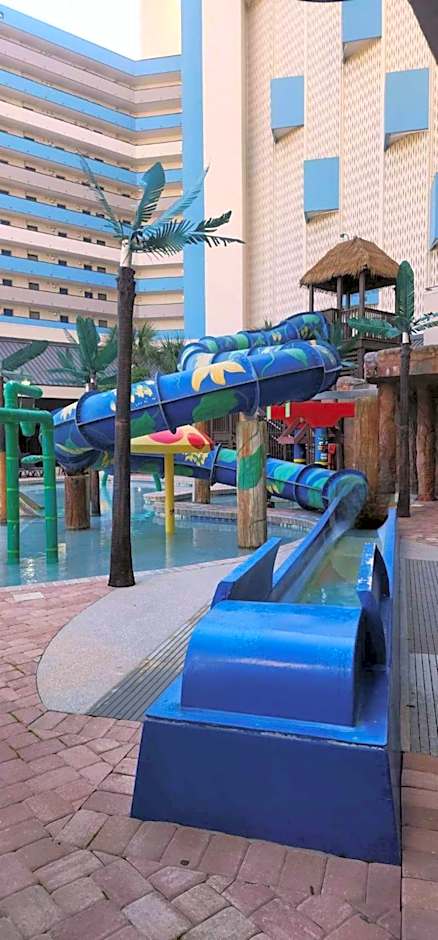 Newly Renovated Privately owned OF condo on 6th floor Ocean Reef w-heated pools, lazy river, hot tubs & restaurants