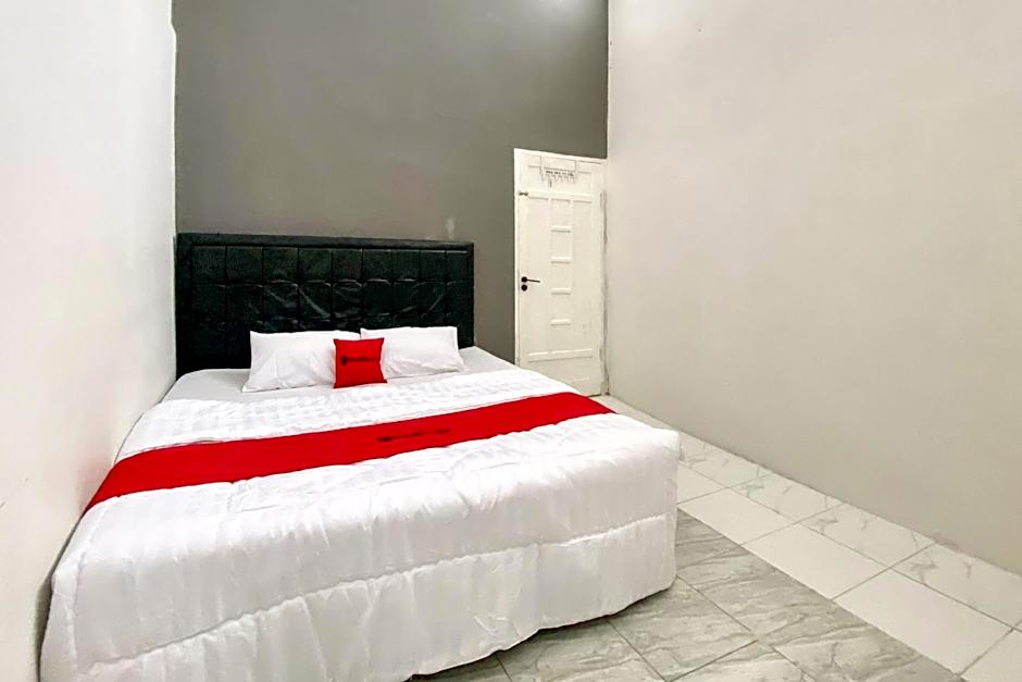 RedDoorz Syariah near RSU Sylvani Binjai