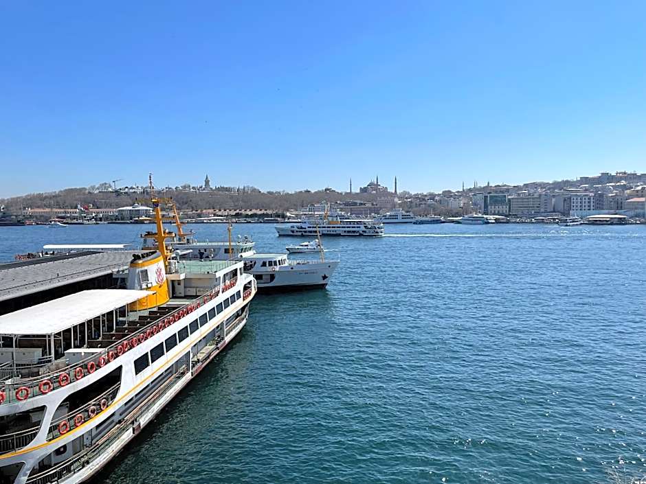 Weingart Seaside Hotel