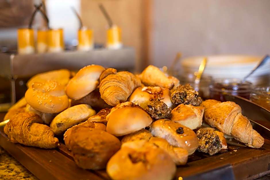 Victoria Falls Safari Club