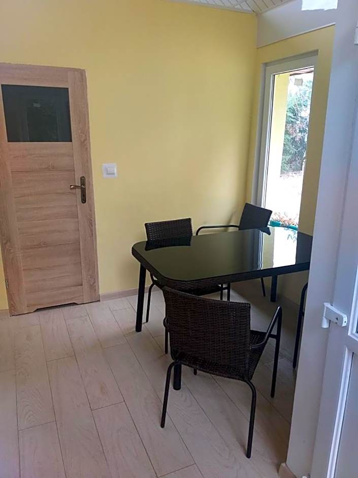 Domek K2 - Niezależny 5 osobowy - NoclegiGrodziskPL 792-535-535