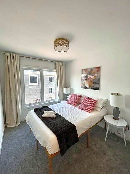 Luxury 3BR home with free parking, full kitchen in Stouffville Markham