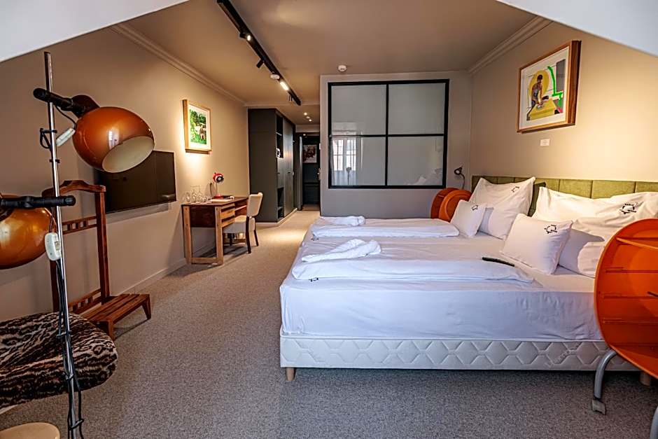 Barka Galéria Hotel és Étterem