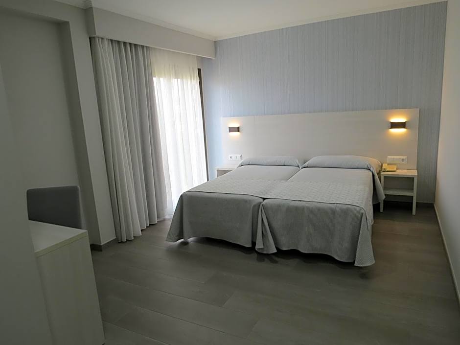Foto 1 dari 8 — Deluxe 1 Double Bed or 2 Beds