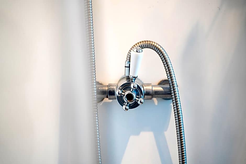 Prime location rooms in high street