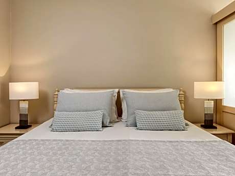 Junior Suite Swim-Up Golf & Sea View