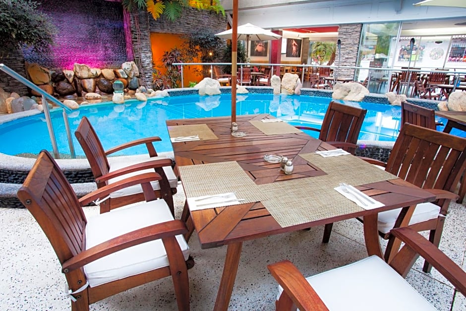 Hotel Rio Malecon