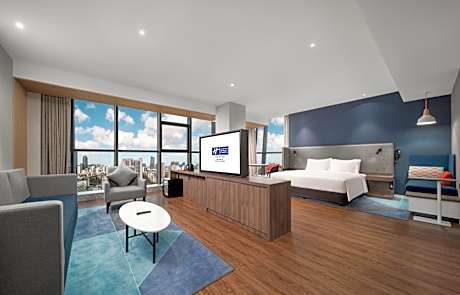 1 King Standard Extra Floor Space