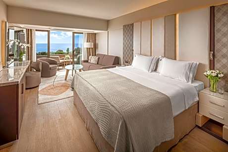 FAMILY ROOM SEA VIEW.