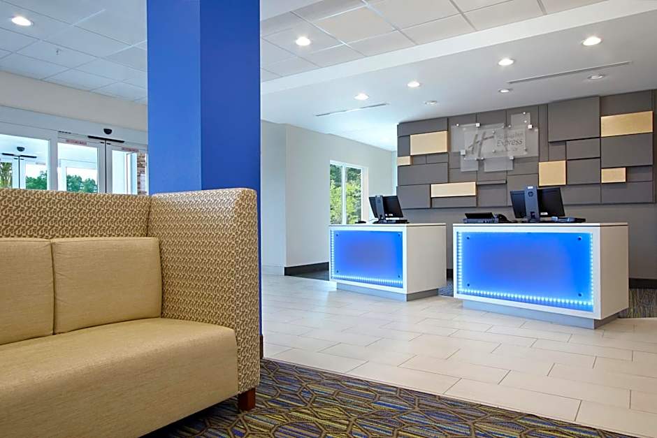 Holiday Inn Express & Suites Columbus North By IHG