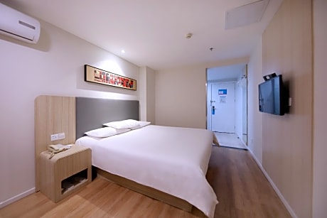 Huazhu - Room With Bed