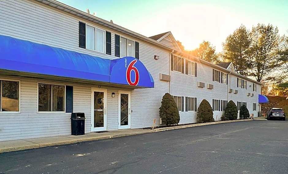 Motel 6 Bethel, CT - Danbury