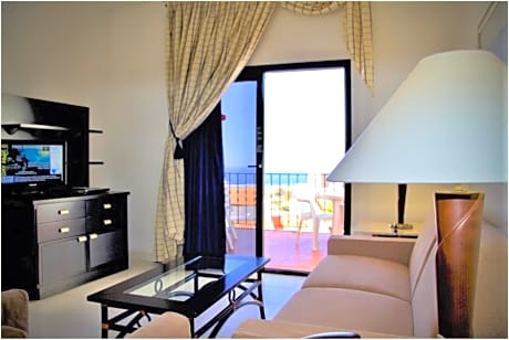 2 BEDROOMS 2 ADULTS + 1 CHILD