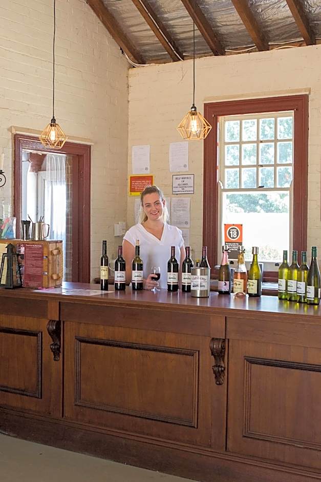 Petersons Armidale Winery and Guesthouse