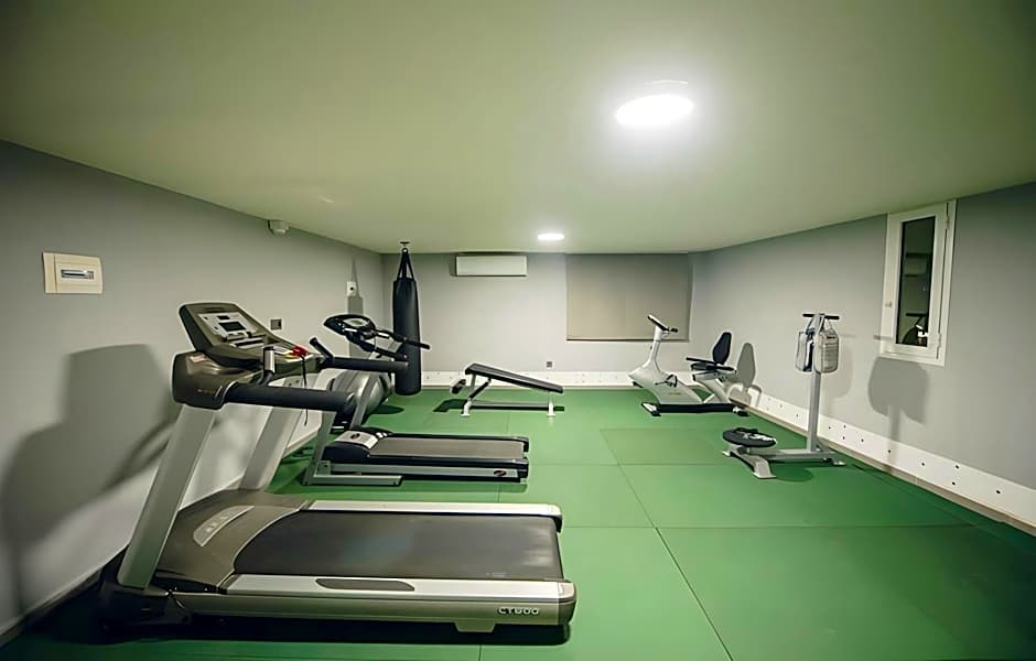 LOUIS V HOTEL LEBANON