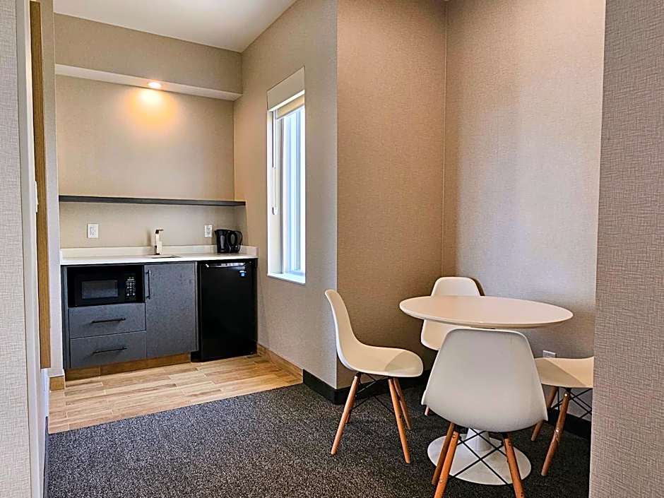 Vittoria Hotel & Suites