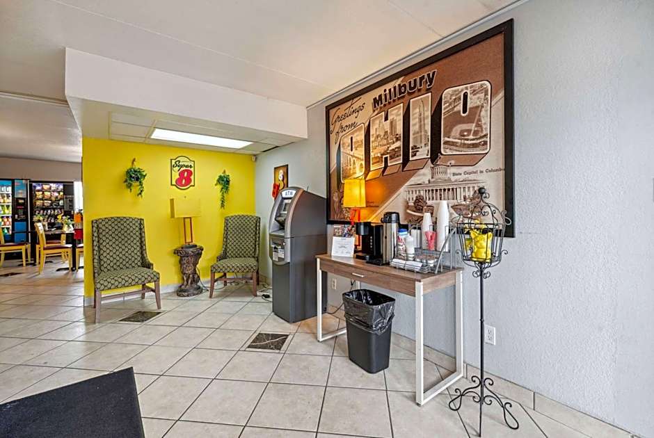 Super 8 by Wyndham Millbury/Toledo