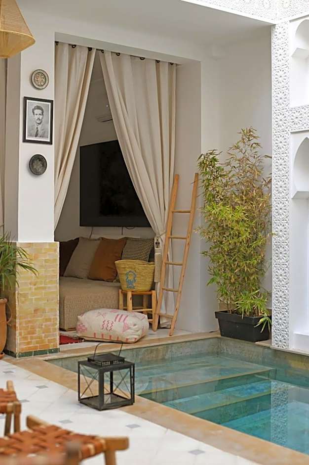 Riad Larbi Khalis