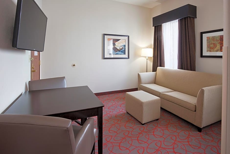 Holiday Inn Express & Suites Bloomington West